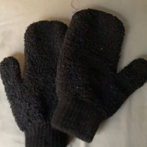 Black mittens